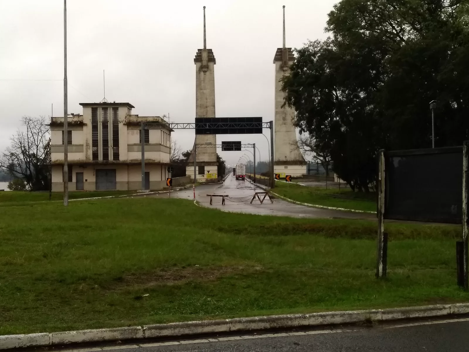 Dá pra trazer carro usado do Uruguai? Entenda a lei