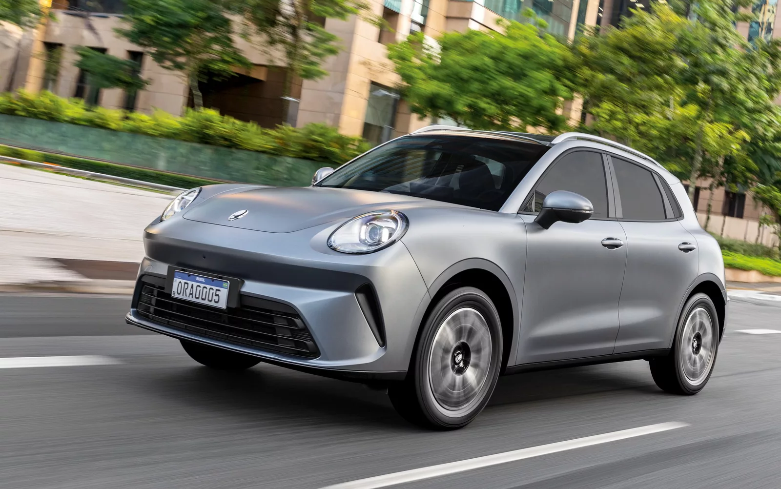 GWM ORA 5 chega ao Brasil a R$159k: o que você compra por R$9k a mais que o BYD Dolphin GS?