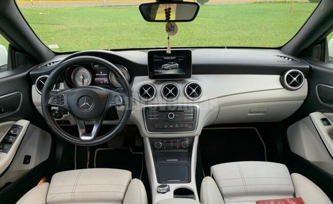 MERCEDES-BENZ CLA 200