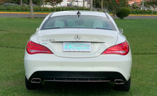 MERCEDES-BENZ CLA 200