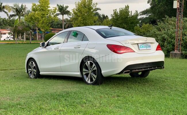 MERCEDES-BENZ CLA 200