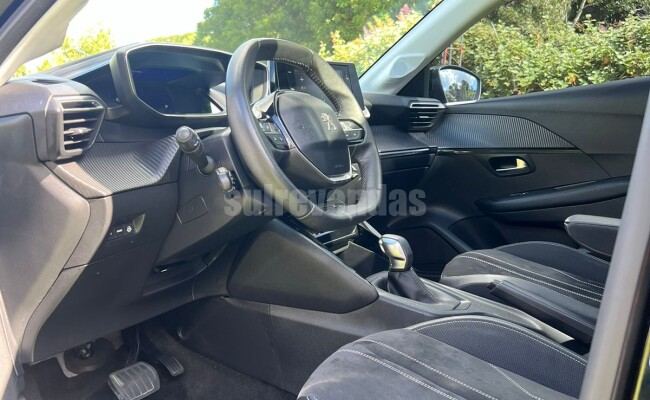 PEUGEOT 208