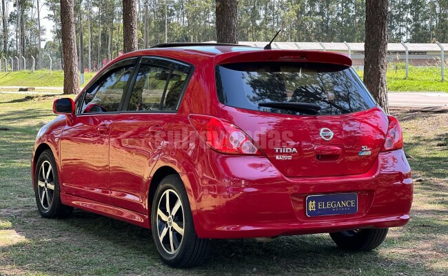 NISSAN TIIDA