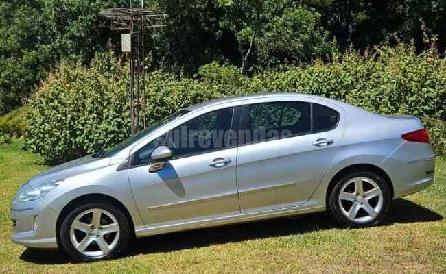 PEUGEOT 408