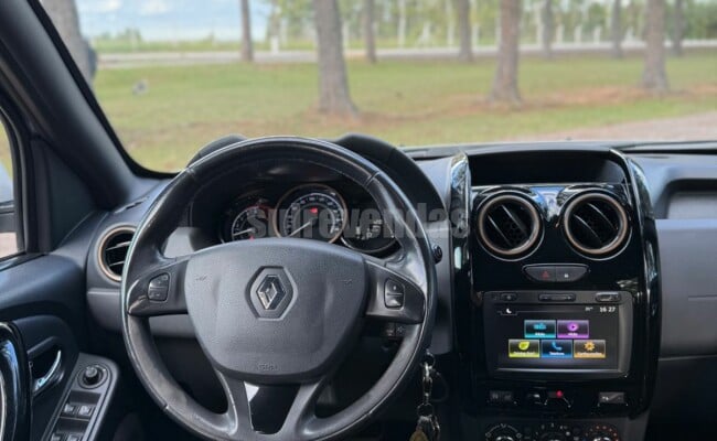 RENAULT DUSTER