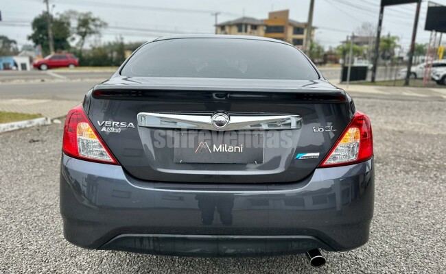 NISSAN VERSA