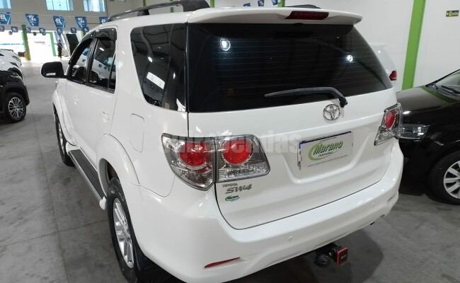 TOYOTA HILUX SW4