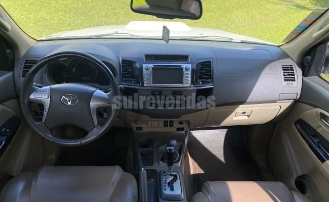 Toyota HILUX SW4