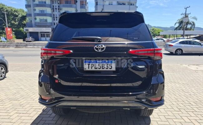 Toyota HILUX SW4