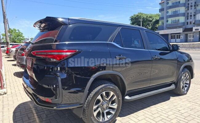 Toyota HILUX SW4