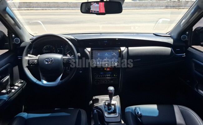 Toyota HILUX SW4