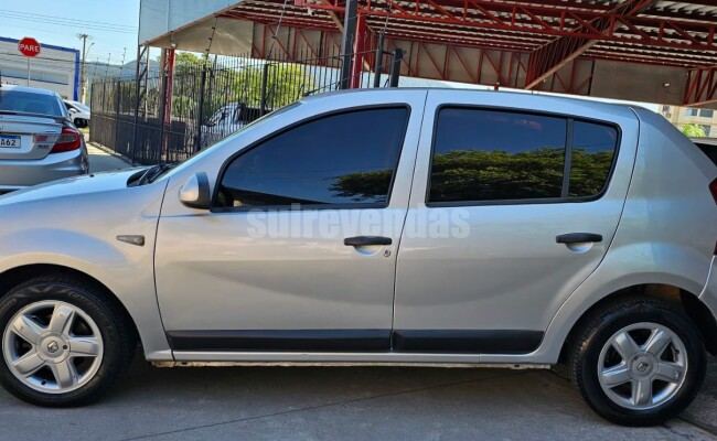 Renault SANDERO