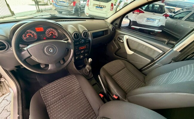 Renault SANDERO