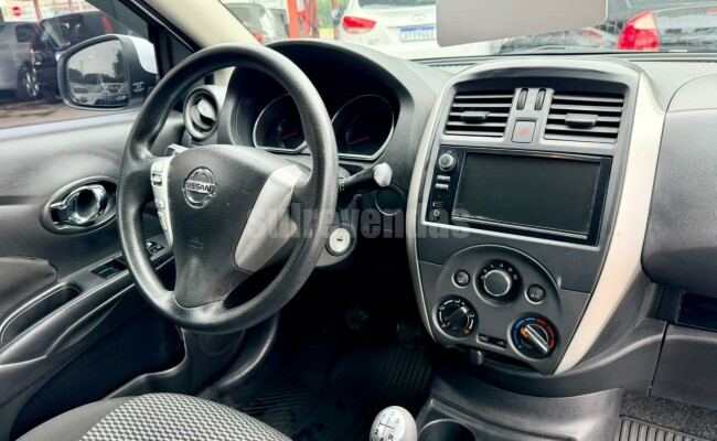 Nissan VERSA