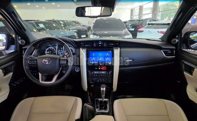 Toyota HILUX SW4 2.8 D-4D TURBO DIESEL DIAMOND 7L 4X4 AUTOMÁTICO