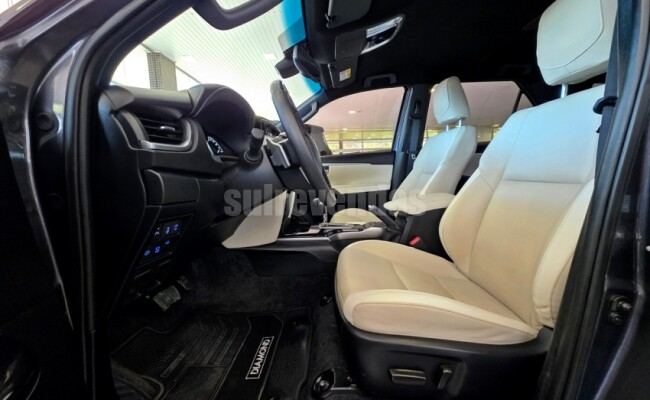 Toyota HILUX SW4 2.8 D-4D TURBO DIESEL DIAMOND 7L 4X4 AUTOMÁTICO