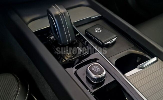 Volvo XC60 2.0 T8 RECHARGE R-DESIGN AWD GEARTRONIC