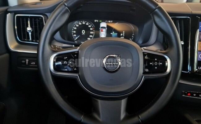 Volvo XC60 2.0 T8 HYBRID MOMENTUM AWD GEARTRONIC