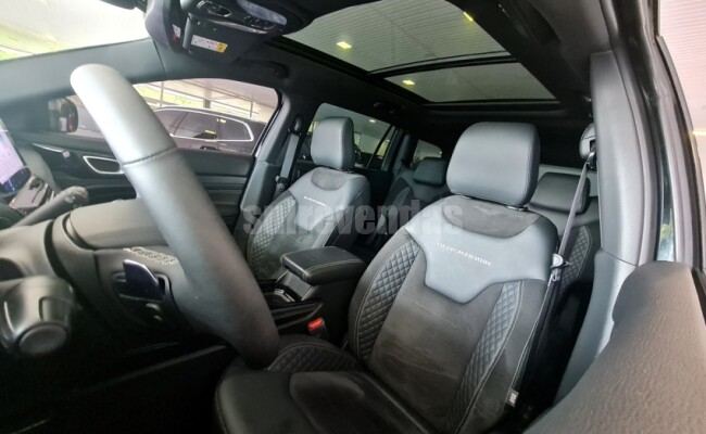 Jeep COMMANDER 2.0 HURRICANE 4 TURBO GASOLINA BLACKHAWK AT9