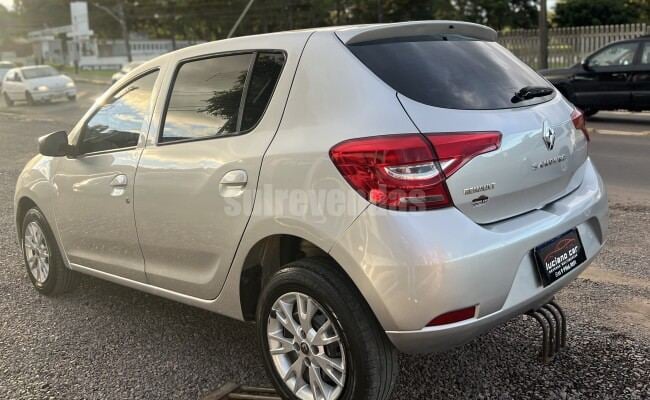 Renault SANDERO