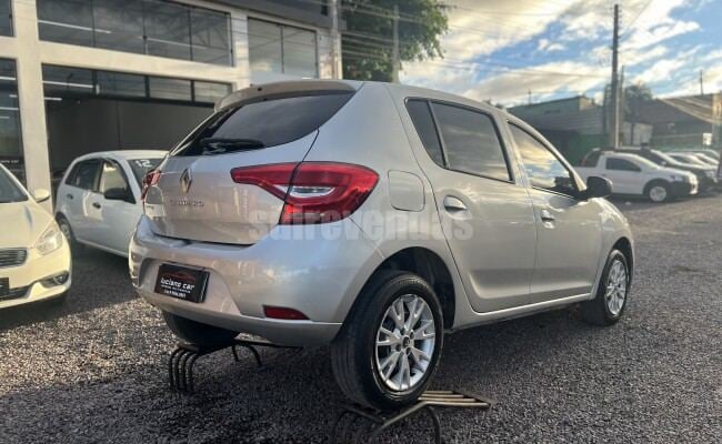 Renault SANDERO