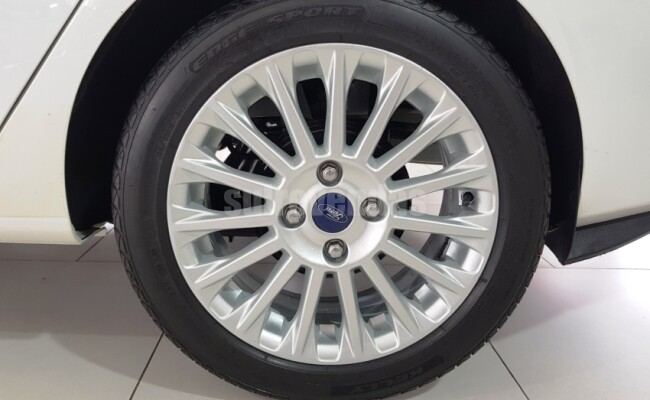 Ford FIESTA 1.6 TITANIUM SEDAN 16V FLEX 4P POWERSHIFT