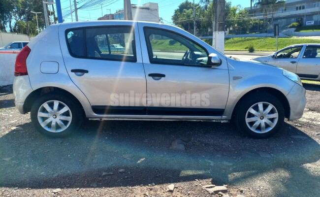 Renault SANDERO