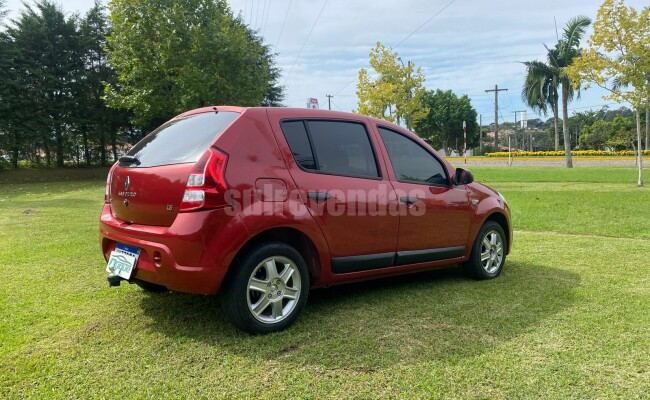 Renault SANDERO