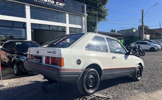 Ford ESCORT