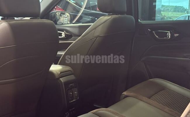 Jeep COMMANDER OVERLAND