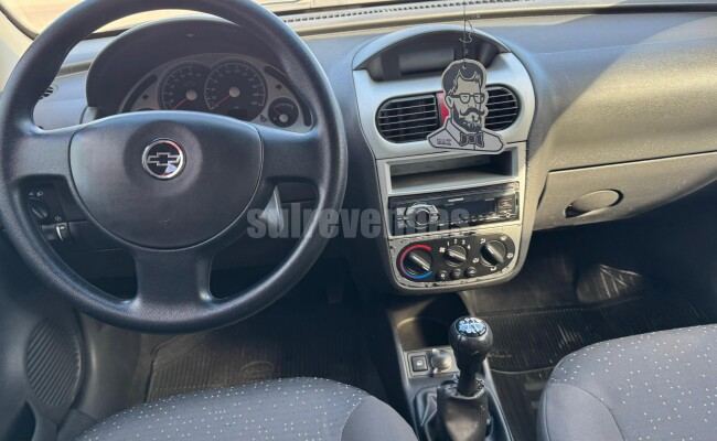 Chevrolet CORSA SEDAN PREMIUM