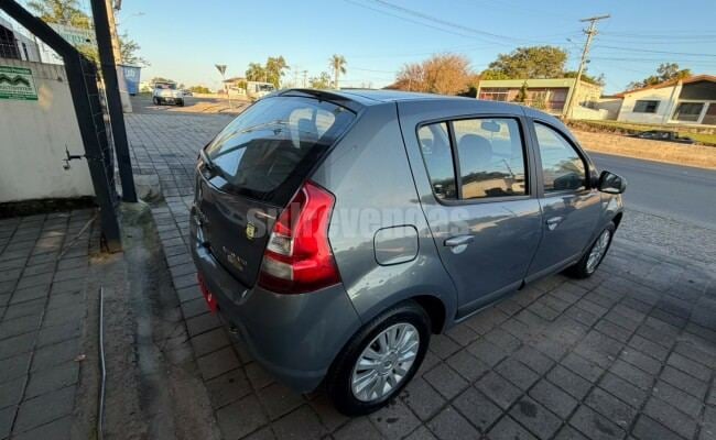 Renault SANDERO