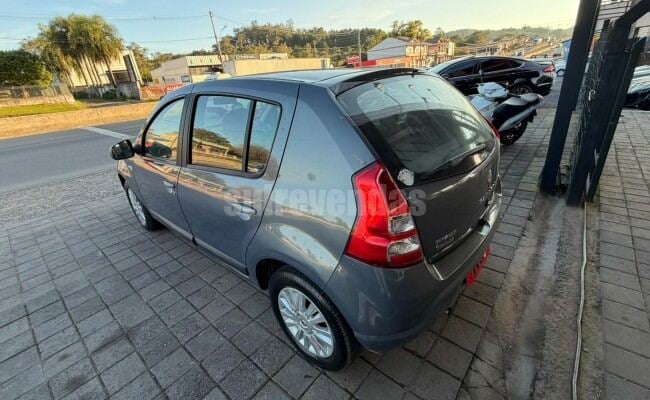 Renault SANDERO
