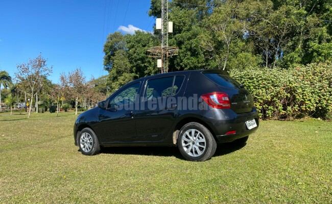Renault SANDERO