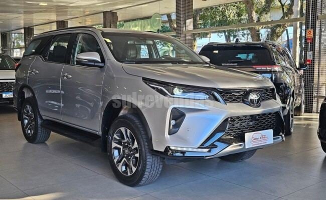 Toyota HILUX SW4 2.8 D-4D TURBO DIESEL SRX PLATINUM 4X4 AUTOMÁTICO