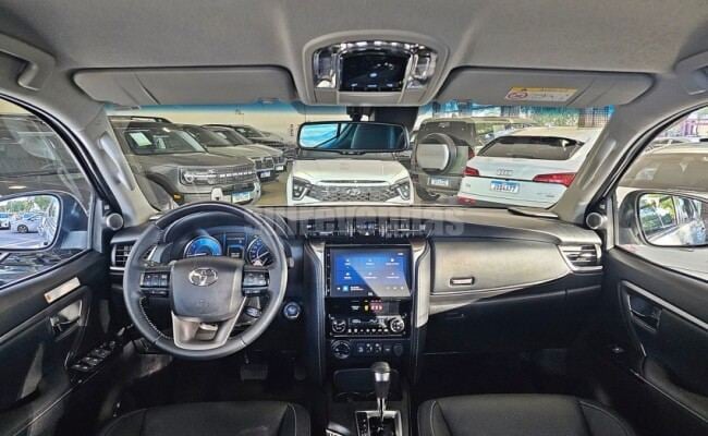 Toyota HILUX SW4 2.8 D-4D TURBO DIESEL SRX PLATINUM 4X4 AUTOMÁTICO