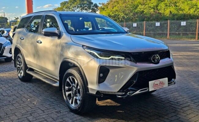 Toyota HILUX SW4 2.8 D-4D TURBO DIESEL SRX PLATINUM 4X4 AUTOMÁTICO