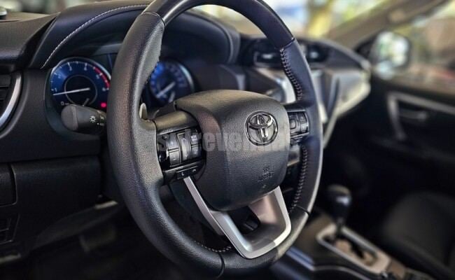 Toyota HILUX SW4 2.8 D-4D TURBO DIESEL SRX PLATINUM 4X4 AUTOMÁTICO