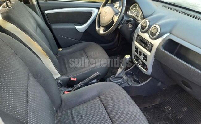 Renault SANDERO