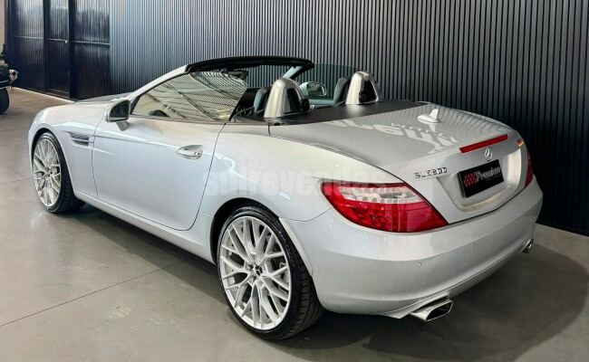 Mercedes-Benz SLK-200