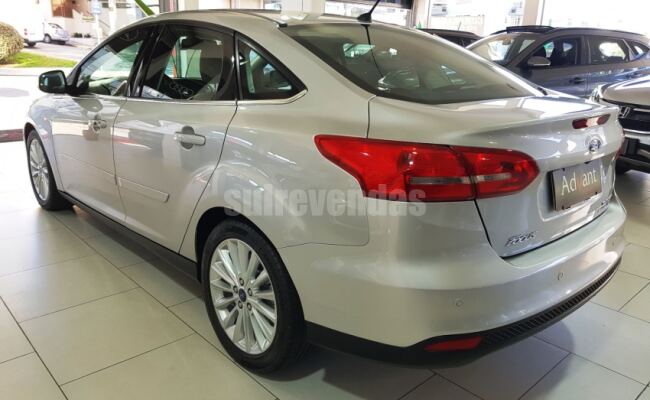 Ford FOCUS 2.0 TITANIUM FASTBACK 16V FLEX 4P POWERSHIFT