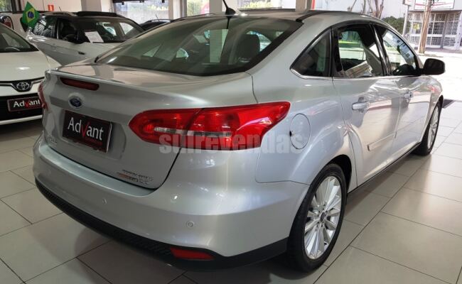 Ford FOCUS 2.0 TITANIUM FASTBACK 16V FLEX 4P POWERSHIFT