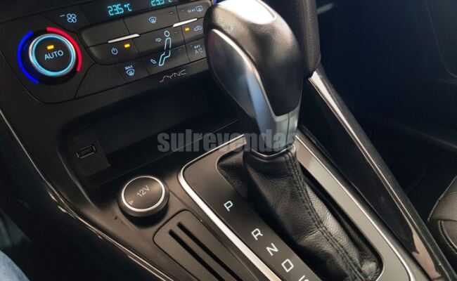 Ford FOCUS 2.0 TITANIUM FASTBACK 16V FLEX 4P POWERSHIFT
