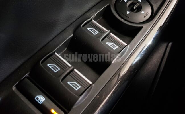 Ford FOCUS 2.0 TITANIUM FASTBACK 16V FLEX 4P POWERSHIFT