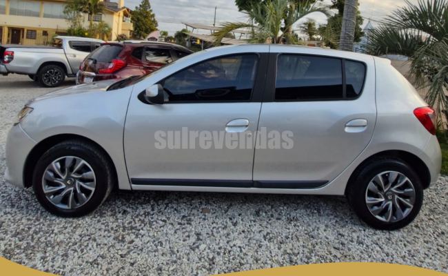 Renault SANDERO