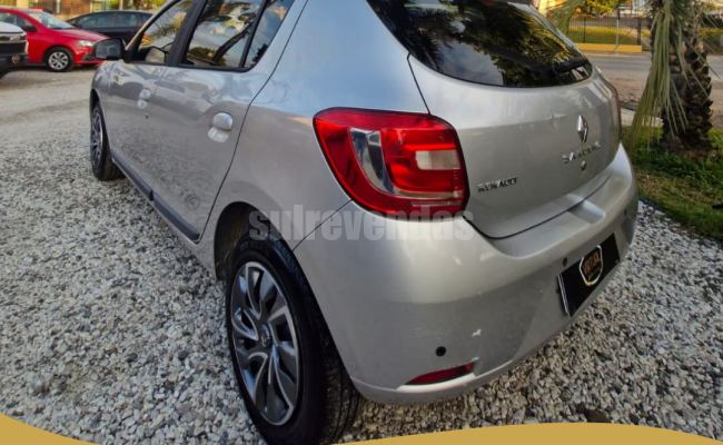 Renault SANDERO