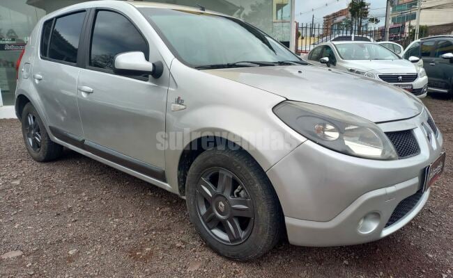 Renault SANDERO