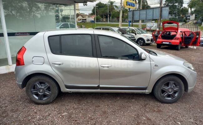 Renault SANDERO