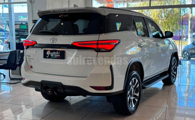 Toyota HILUX SW4
