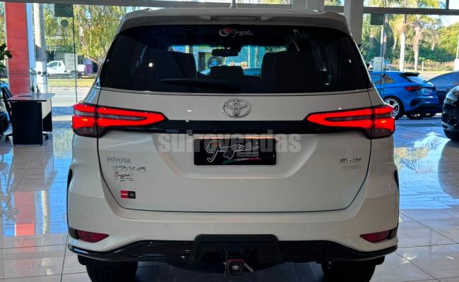 Toyota HILUX SW4
